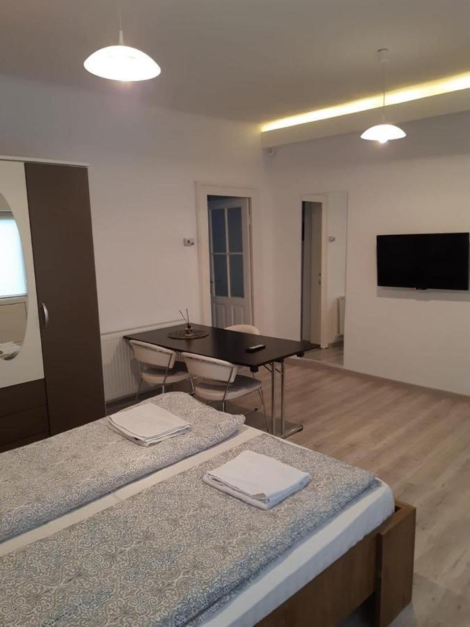 Modern Apartament Central Old Town Брашов Екстериор снимка